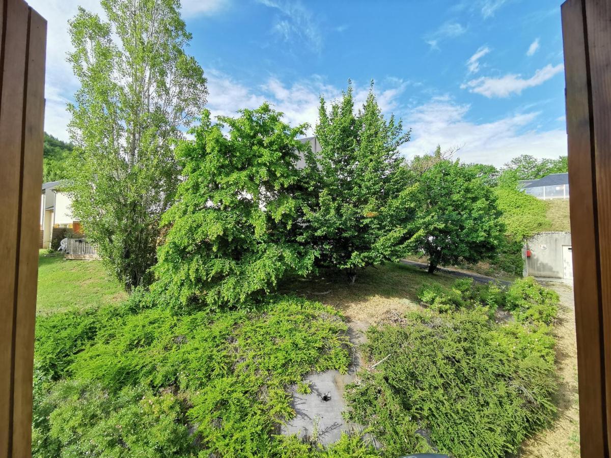Au 11 T3 Duplex, Village Vacances, Piscines, Parking Saint-Geniez-dʼOlt 外观 照片
