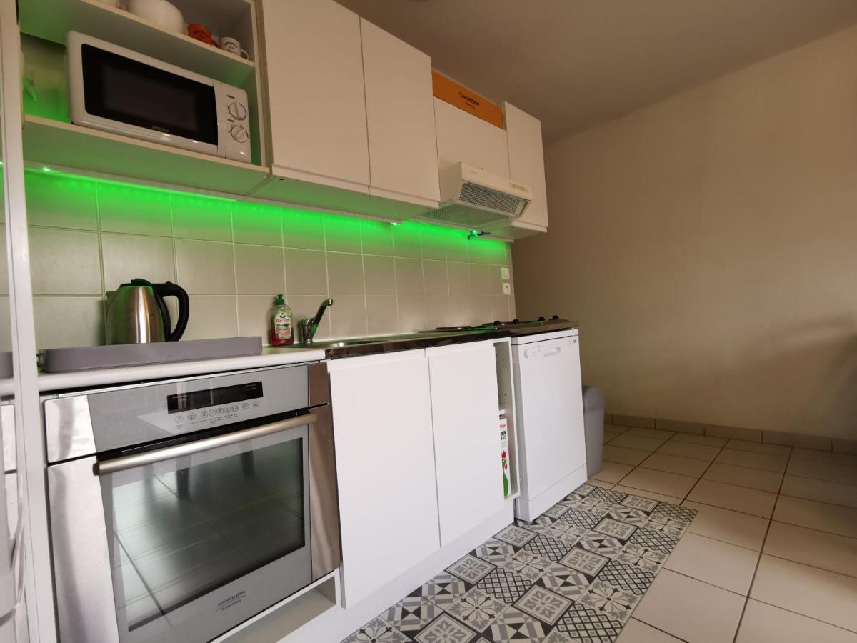 Au 11 T3 Duplex, Village Vacances, Piscines, Parking Saint-Geniez-dʼOlt 外观 照片