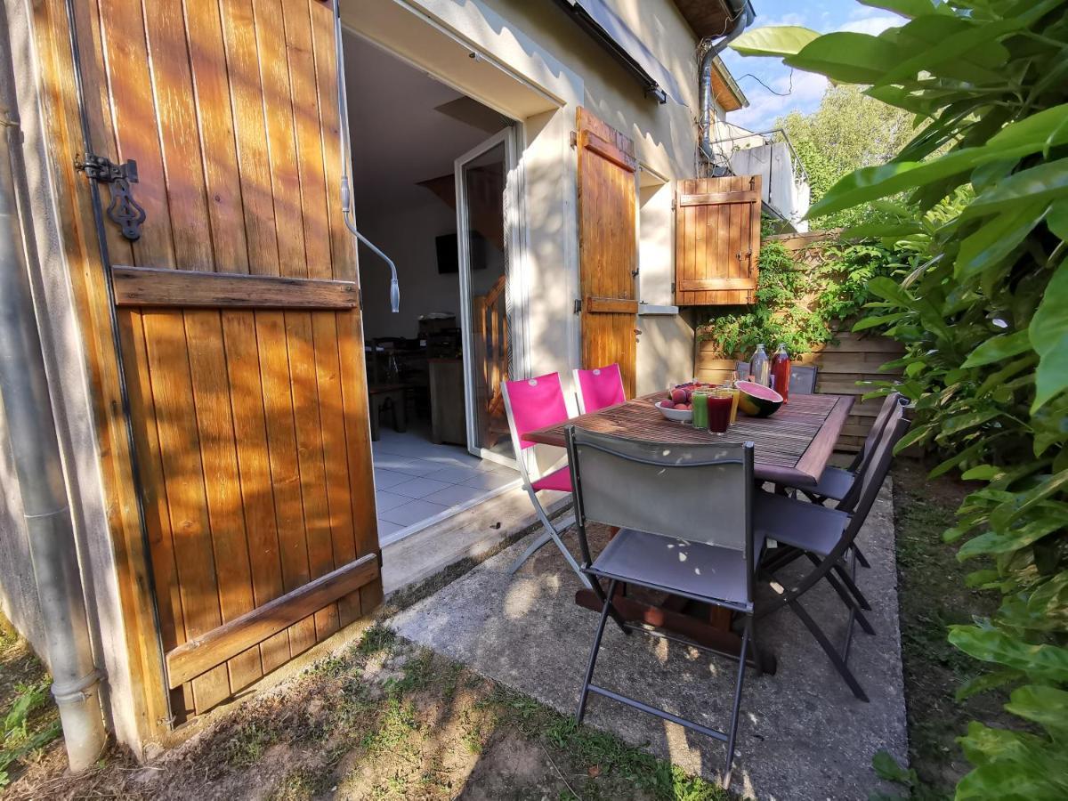 Au 11 T3 Duplex, Village Vacances, Piscines, Parking Saint-Geniez-dʼOlt 外观 照片