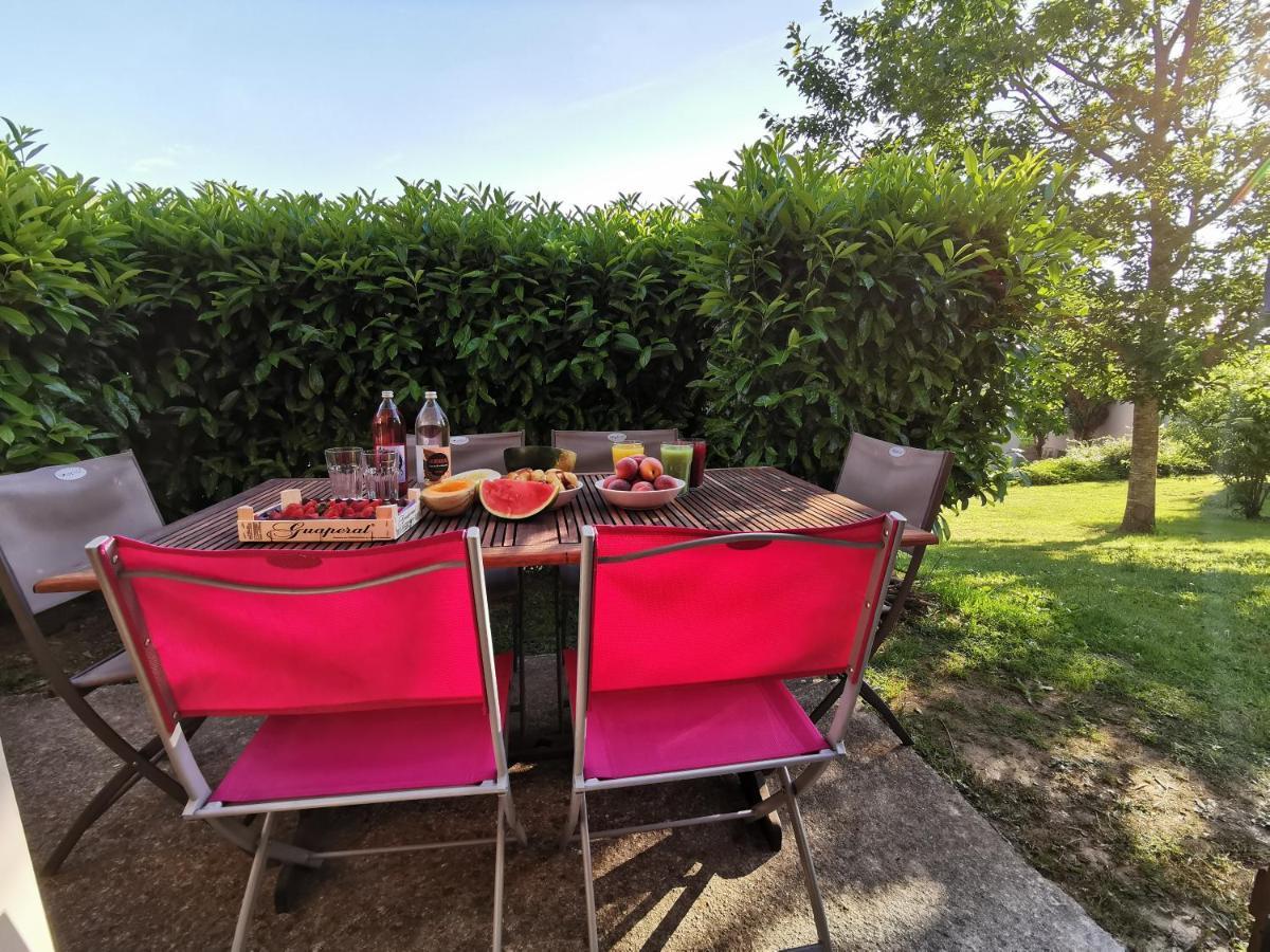 Au 11 T3 Duplex, Village Vacances, Piscines, Parking Saint-Geniez-dʼOlt 外观 照片